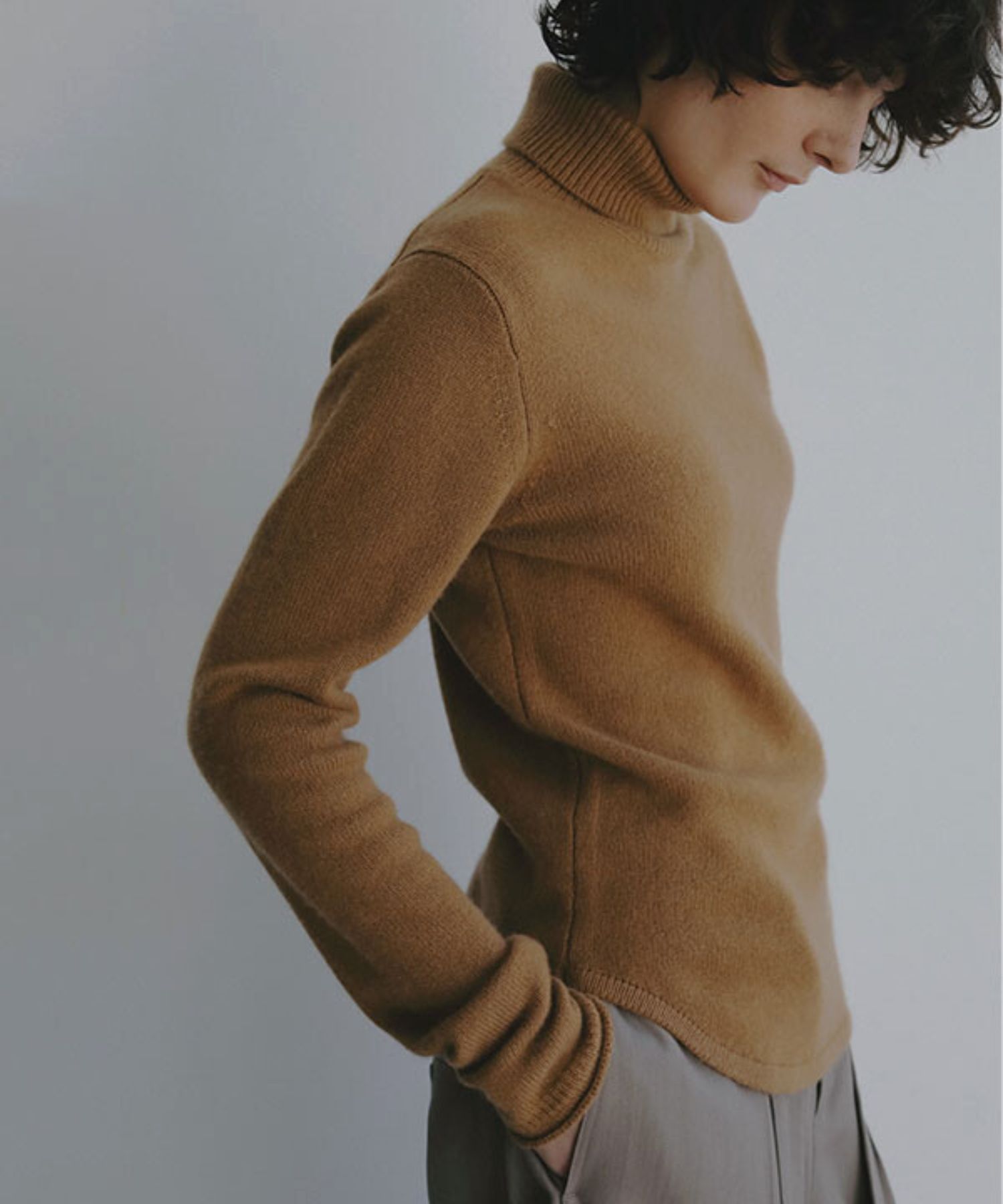 ウールカシミヤタートルネックニットプルオーバー (CAMEL) 毛 / ほどよくフィット / 裾ラウンドカット / 袖口ロールエンド / 手洗可 / 1226111008