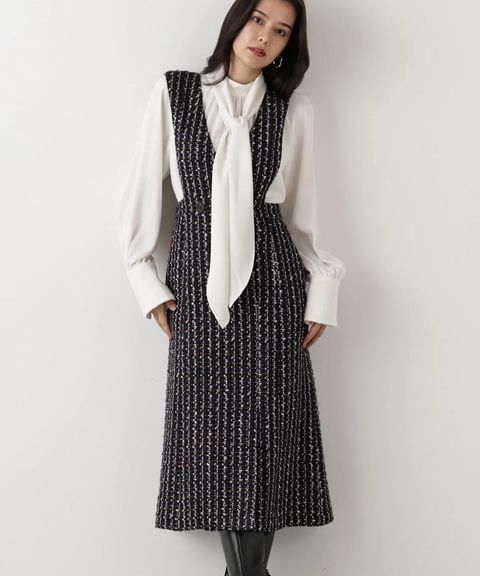 リープツイードジャンパースカート(ネイビー)毛 / ストレッチ無し / 前ボタンあき / ポケットあり / 裏地あり / 前裾ベンツあきあり / ふくらはぎ下くらいの丈 / 0315240009