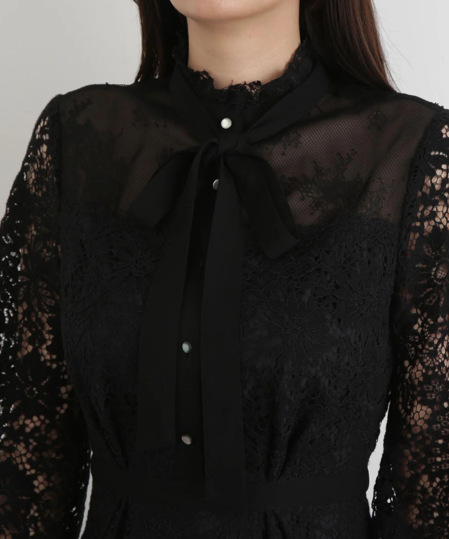 ［URBAN PRECIOUS］フローラルレースワンピース(ブラック)コットン / 裏地つき / 袖口シャーリング / 後ファスナーあき / 後にベンツあり / 0315240124