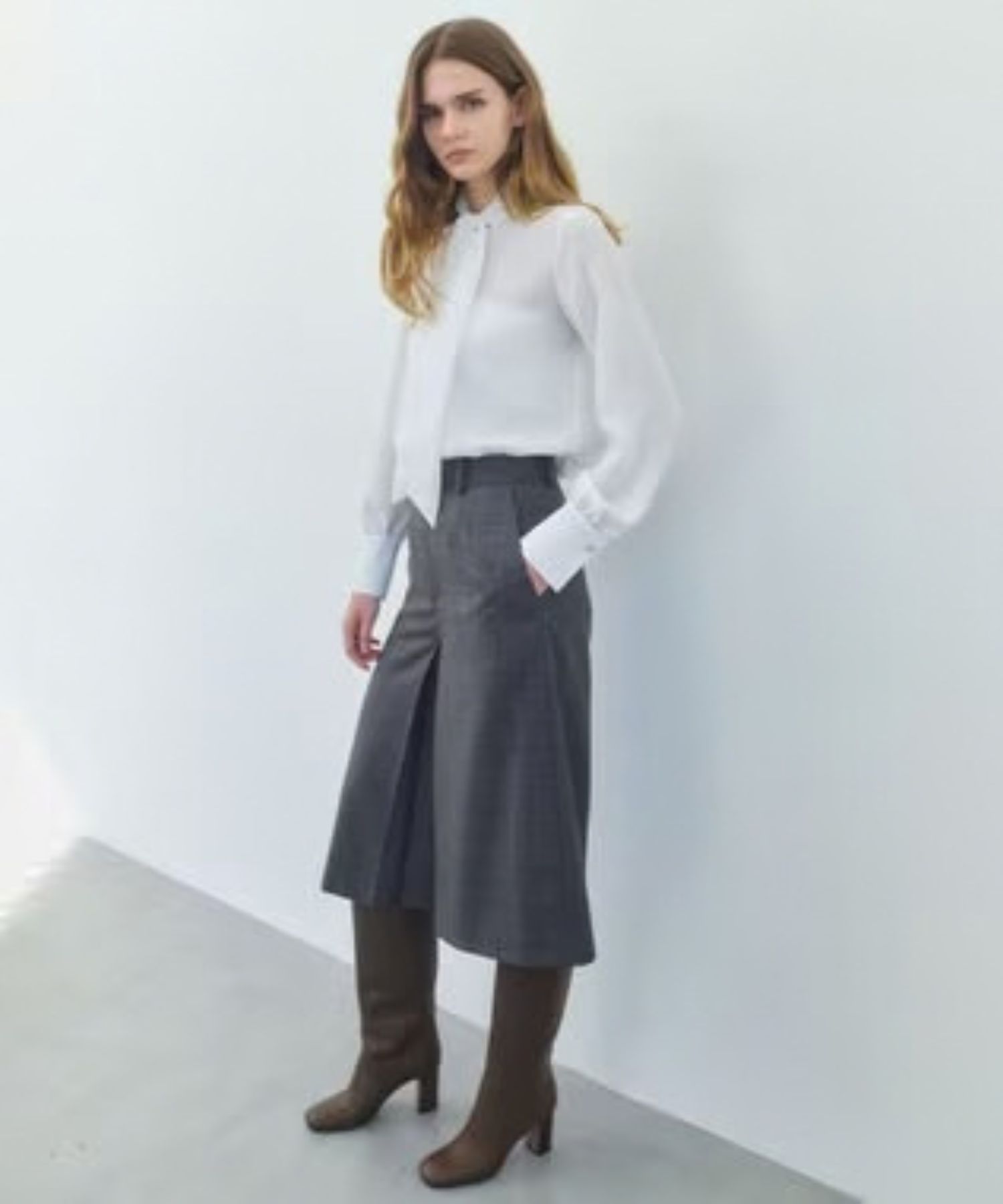 STOW / スカーフボウタイブラウス (Off White) ポリエステル / ジョーゼ  ット素材 / シワになりにくい /  手洗可 / BLCWLW0406