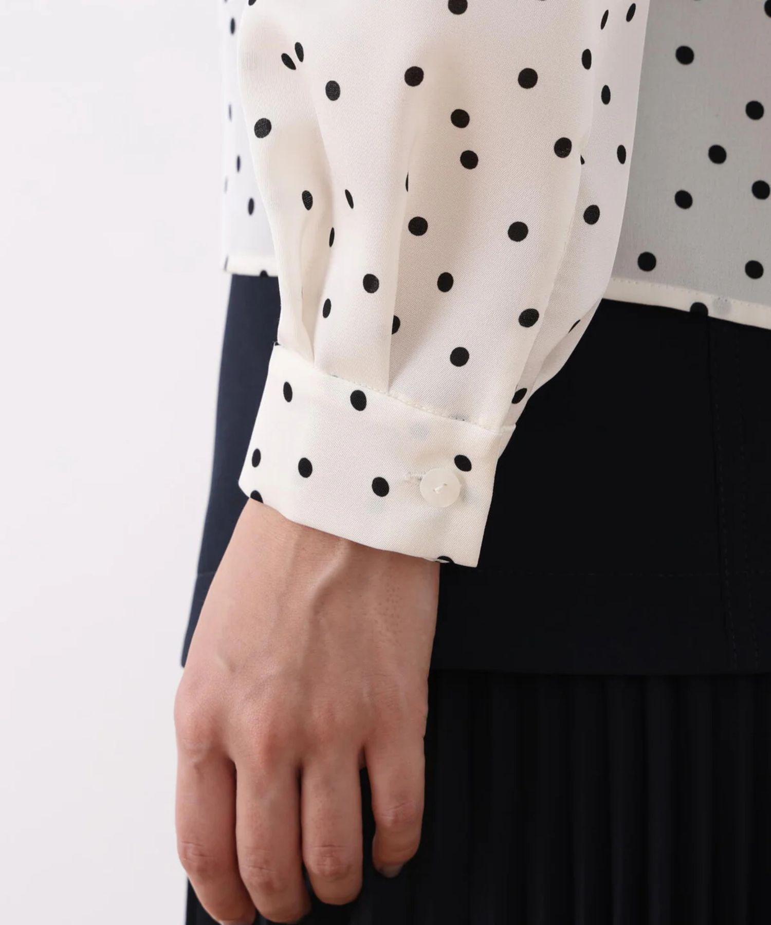 2WAYボウタイブラウス(ホワイト系) ポリエステル / ストレッチ無し / 裏地無し / 後ろ衿ぐりなみだ開きあり / 0316110222