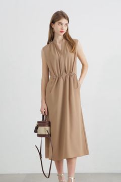 2WAYストレッチシャツカラーワンピース（ベージュ）ポリエステル100％ / ストレッチ / ウエストゴム / UVカット / 接触冷感 / 吸水速乾 / インナーキャミ付き / ウォッシャブル