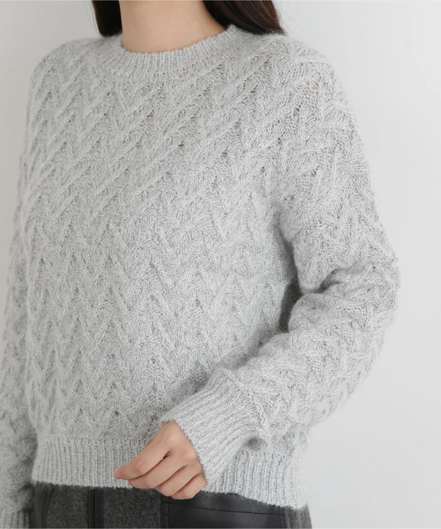 ラメケーブルニットプルオーバー(シルバー)ナイロン / 裏地なし / ストレッチあり / 0315270112