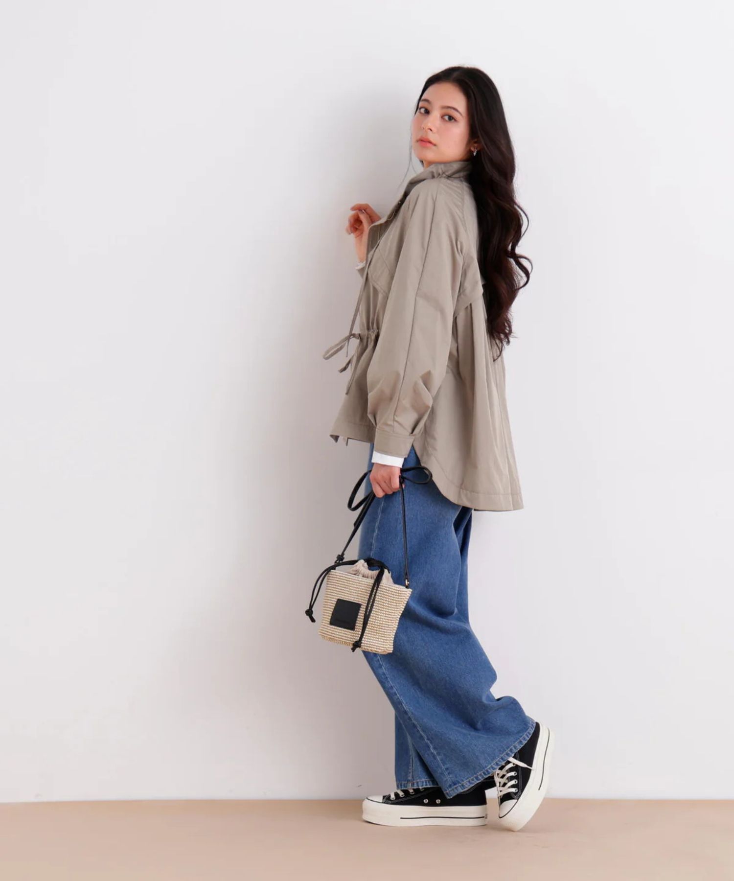 ストレッチツイルマウンテンパーカー(カーキ)ポリエステル / ストレッチあり / 裏無し / 両脇ベンツあき / 前ファスナー開き+ドットボタン / 0316155217