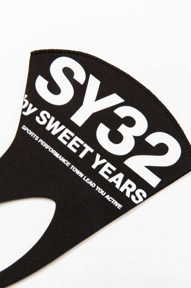 SY32 by SWEET YEARS - VERTICAL LOGO MASK / バーティカルロゴ