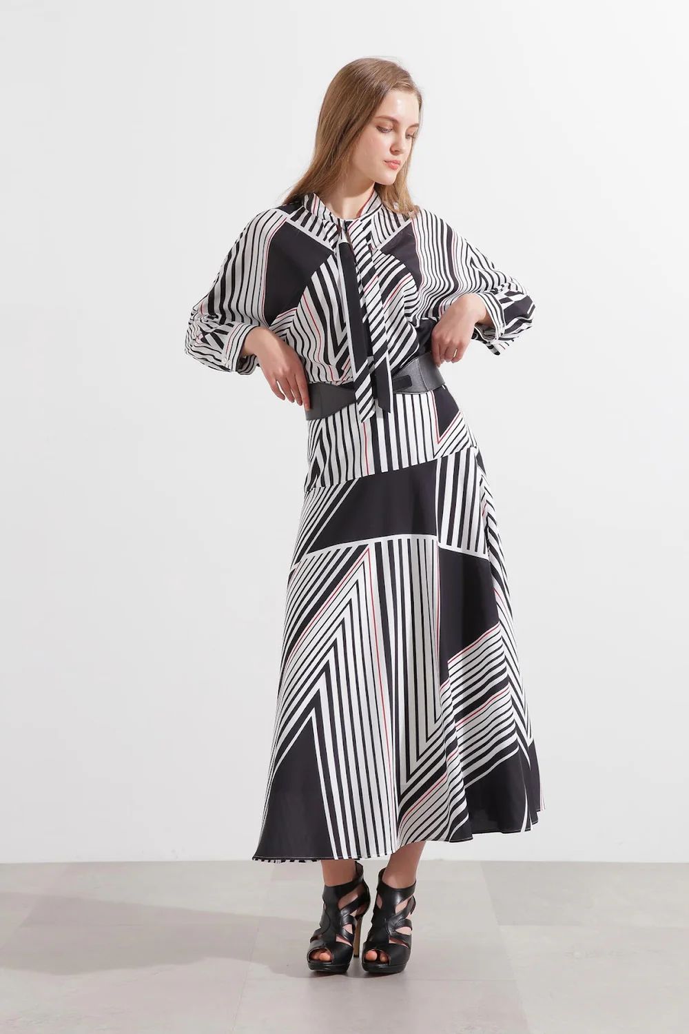 トライアングルボーダープリントスカート (ブラック) / ポリエステル 100% / ウォッシャブル / セットアップ / 0315120311