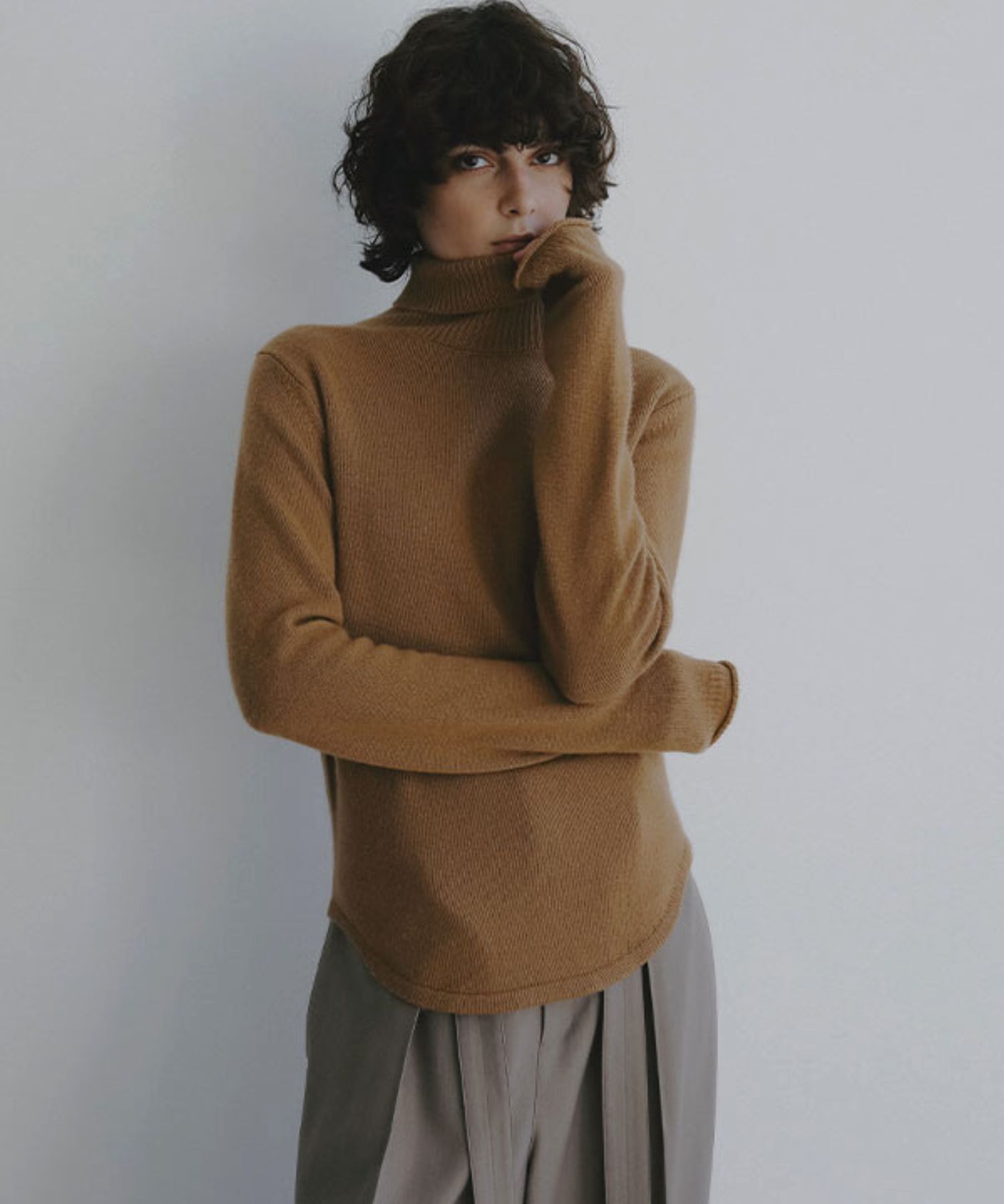 ウールカシミヤタートルネックニットプルオーバー (CAMEL) 毛 / ほどよくフィット / 裾ラウンドカット / 袖口ロールエンド / 手洗可 / 1226111008