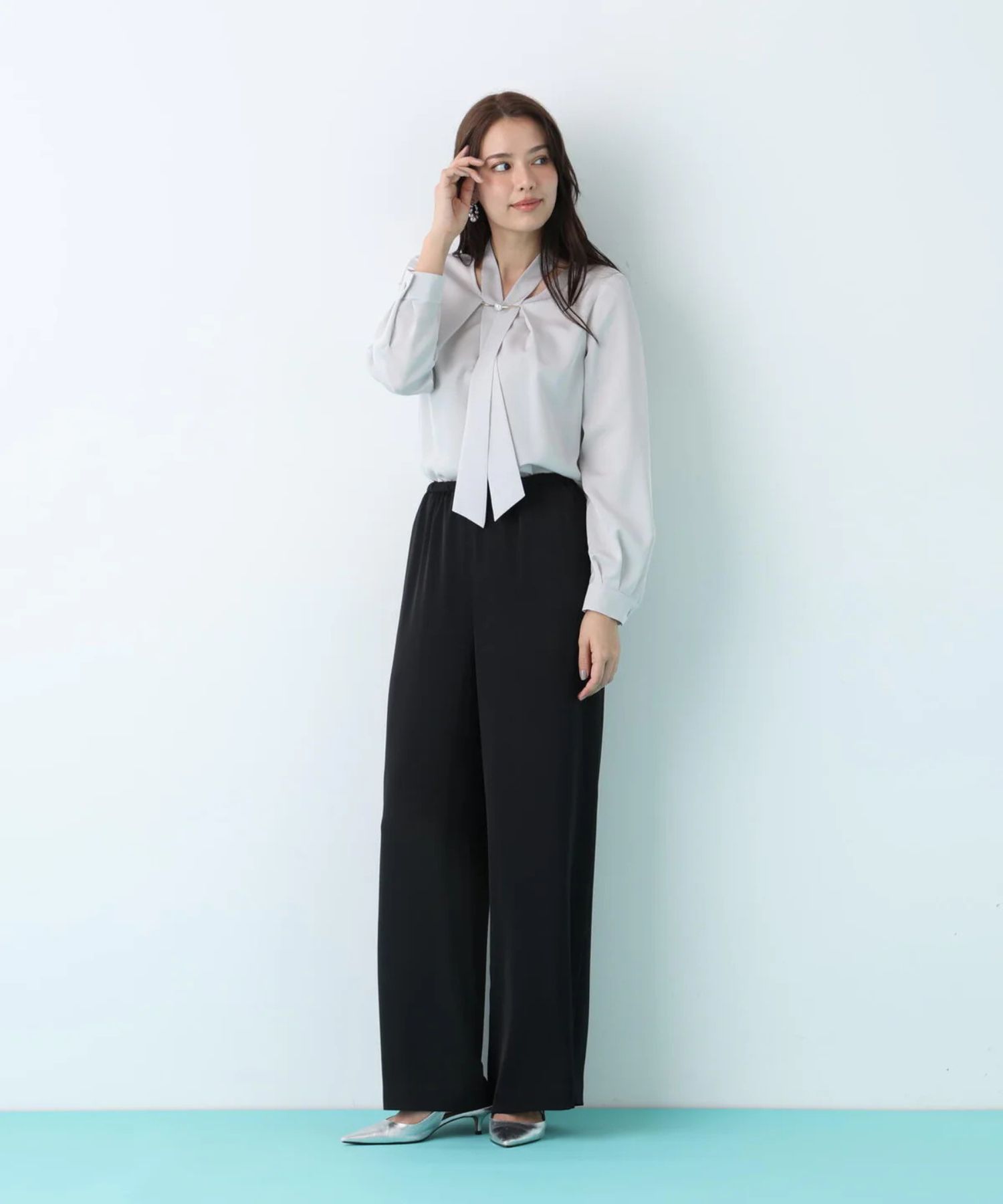 2WAYボウタイブラウス(グレー) ポリエステル / ストレッチ無し / 裏地無し / 後ろ衿ぐりなみだ開きあり / 0316110222