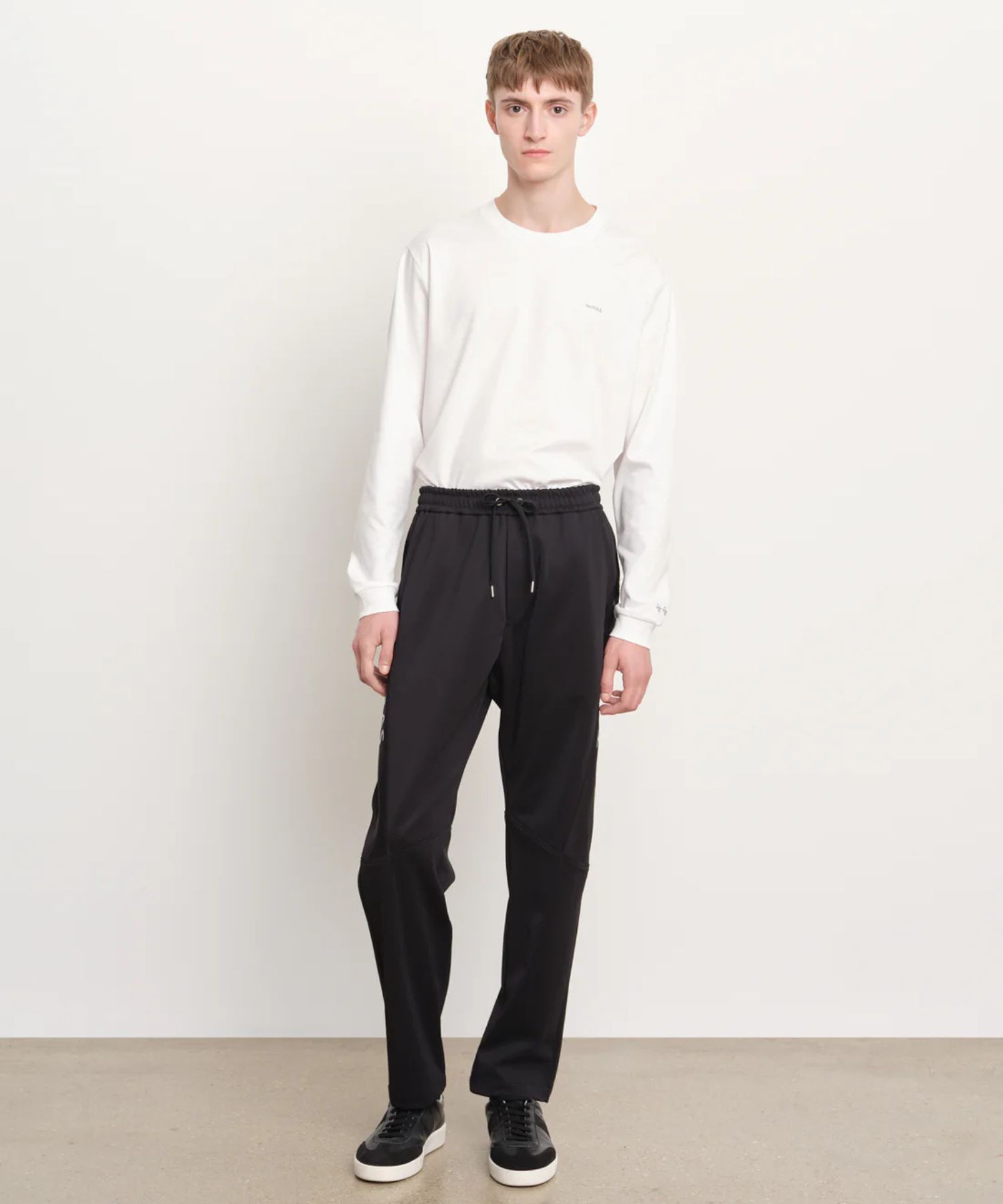 MENTORE メントーレ パンツ(ブラック) ポリエステル /テーパードシルエット / ウエストドローコード/ ロゴプリント / MCKZ0350103588