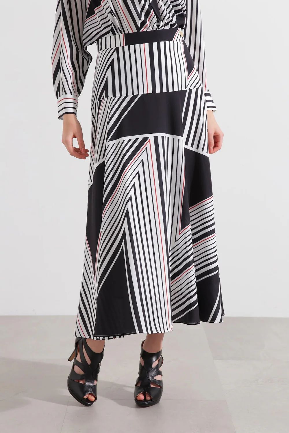 トライアングルボーダープリントスカート (ブラック) / ポリエステル 100% / ウォッシャブル / セットアップ / 0315120311