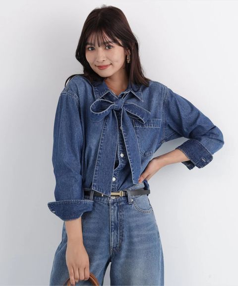 ネックリボンデニムシャツ(インディゴ)コットン100% / ストレッチなし / ボタンあき / 取り外しボウタイ付き / 胸ポケット×1 / 0316110108