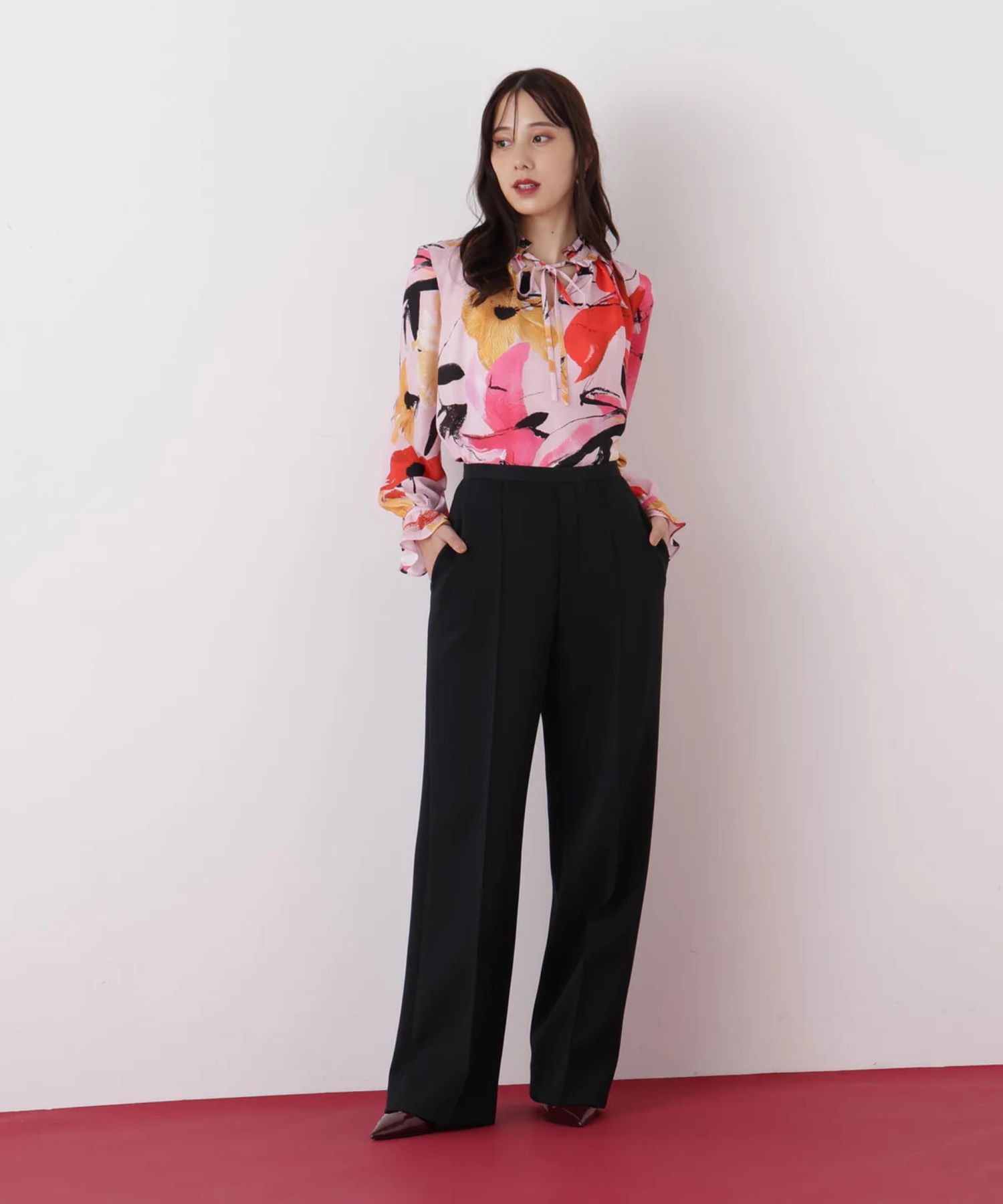 フラワープリントギャザーブラウス(ピンク系)ポリエステル / ストレッチ性無し / 裏無し / 後ろボタンあきありのかぶり / 0316110120