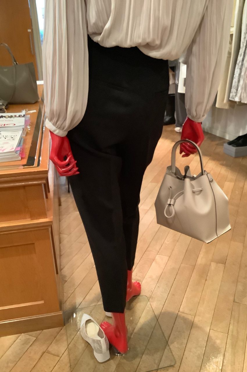DRY DOUBLE CROSS FRONT TUCK TAPERED  PANTS  / ドライダブルクロス フロントタックテーパードパンツ