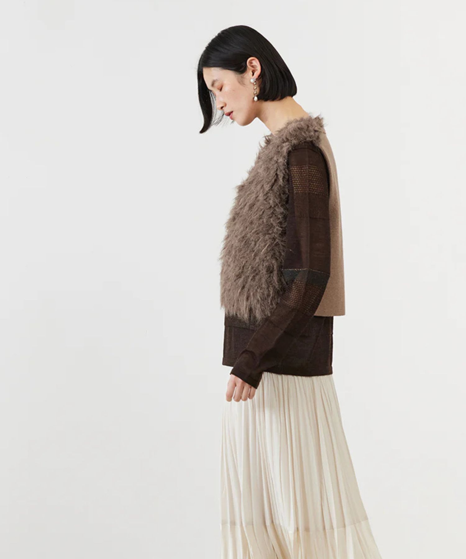 SHAGGY FAUX-FUR VEST( TAUPE) ポリエステル / フロントホック / サイドポケット/ 軽量ファーニット /ADWS-501-25