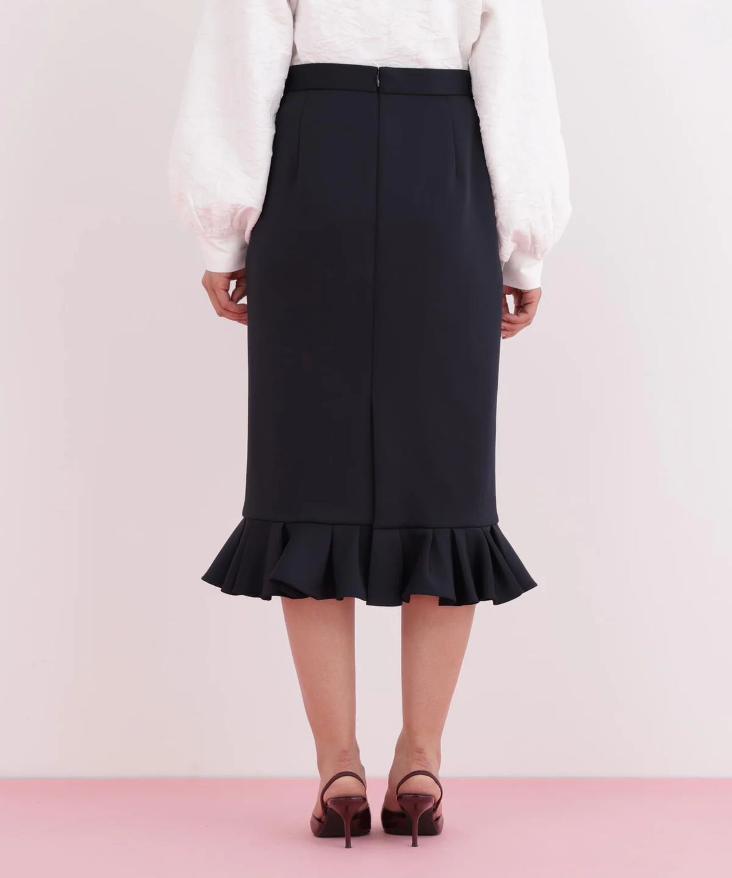 ラッフルヘムジャージスカート(ネイビー)ポリエステル / ストレッチあり / 裏地付き / 前ポケット×2 / 後ろファスナーあき / 後にベンツあり / 0316120116