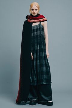 Needle punched pleats dress / ニードルパンチ プリーツ ドレス ワンピース