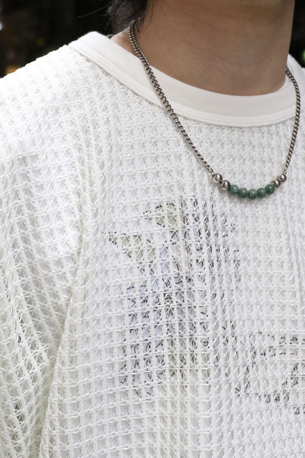 meagratia、新作レースTシャツを着用した春のレイヤードスタイル