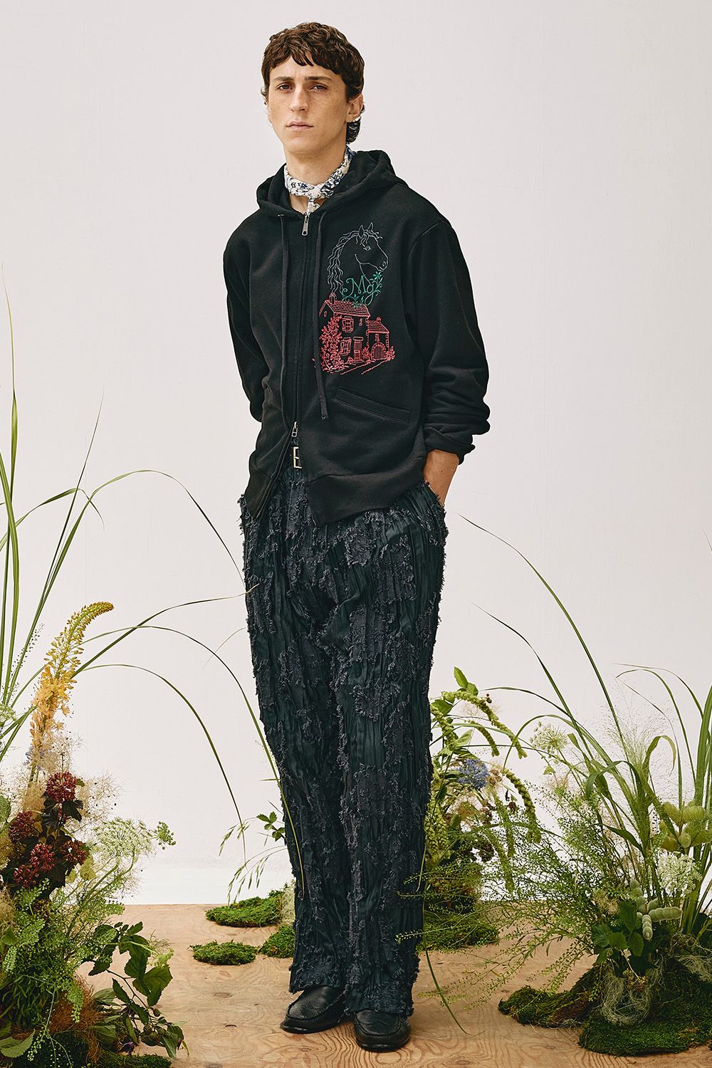 Embroidery zip-up hoodie / エンブロイダリー ジップアップ フーディー