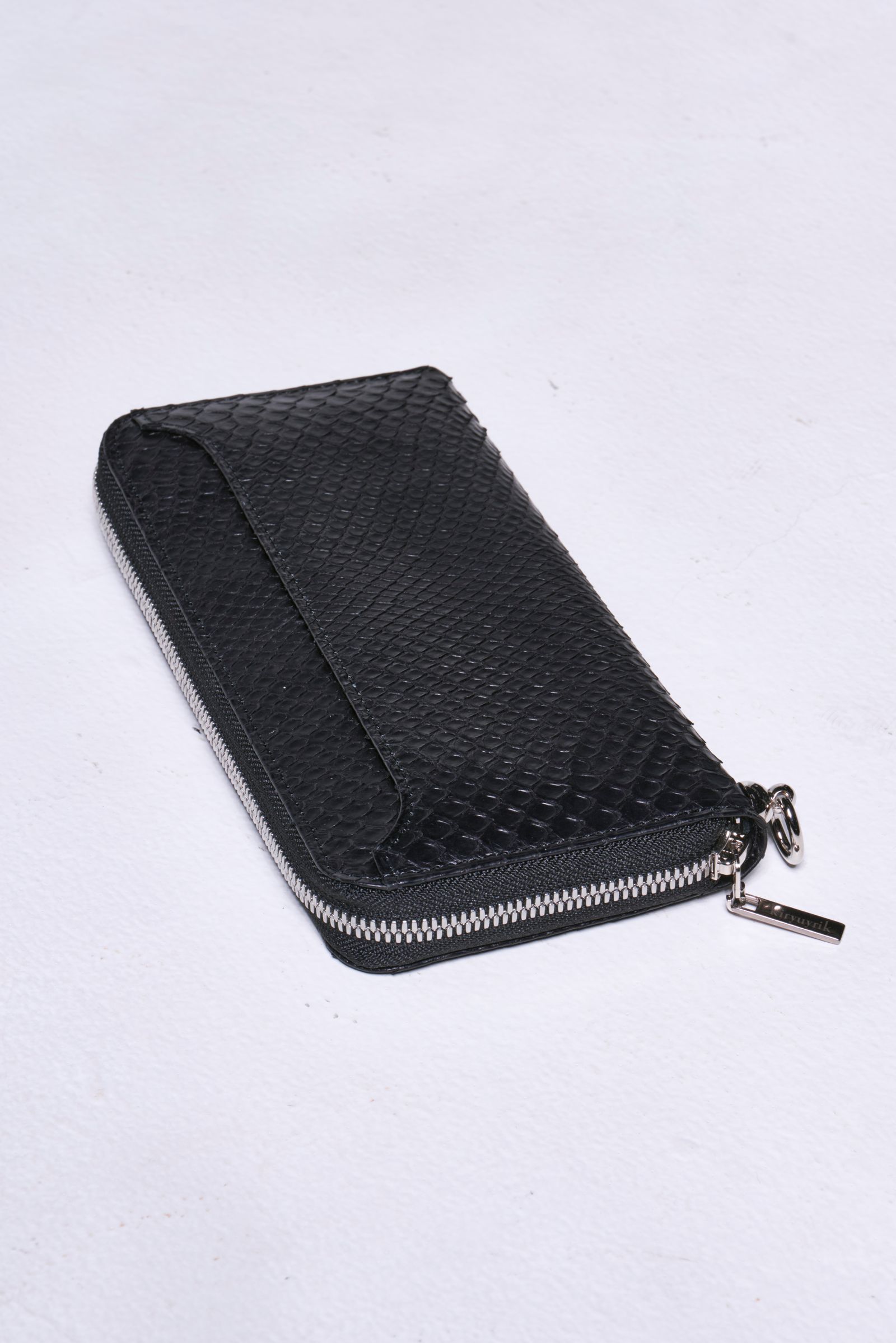 kiryuyrik - Python Round Zipp Slit Wallet / パイソン ラウンドジップウォレット | laid-back