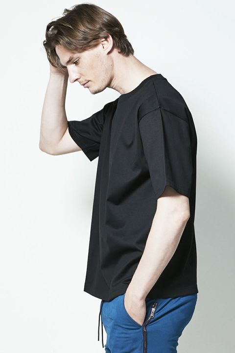 ＜junhashimoto＞100回洗濯してもへたらない、ベーシックに使えるおすすめTシャツ