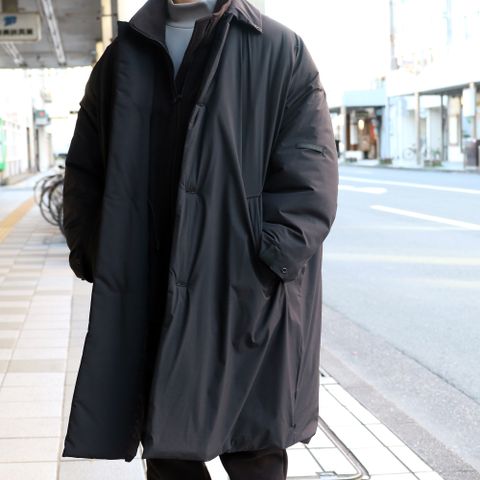 冬のおすすめコーディネート、軽く防寒性抜群、モノトーンでまとめたシックな大人のスタイリング＋α