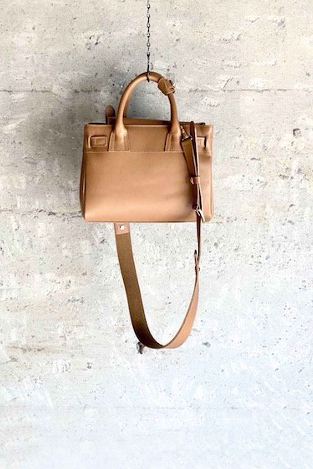 M.U.L. - TOTE(SS) BLACK × GOLD METAL - SMOOTH LEATHER | laid M.U.L. - TOTE(SS) BLACK × GOLD METAL - SMOOTH LEATHER | laid