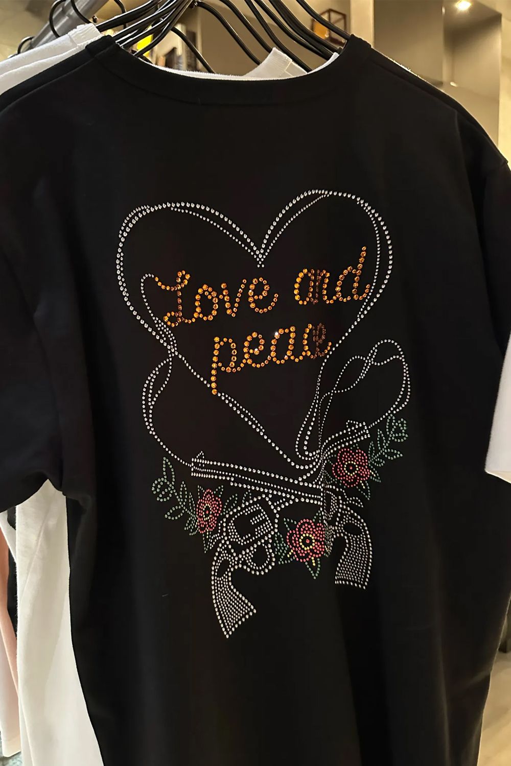 〈レディース〉HEART CROSSGUN T / ハート クロスガン Tシャツ