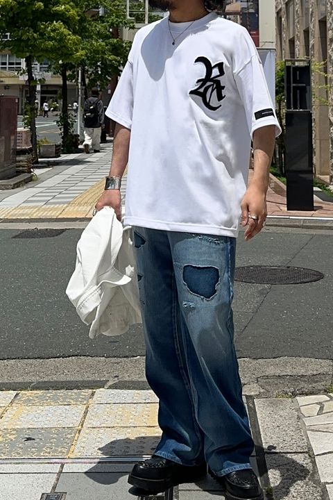 RESOUND CLOTHING、刺繍のRCロゴがワンポイントのTシャツスタイル