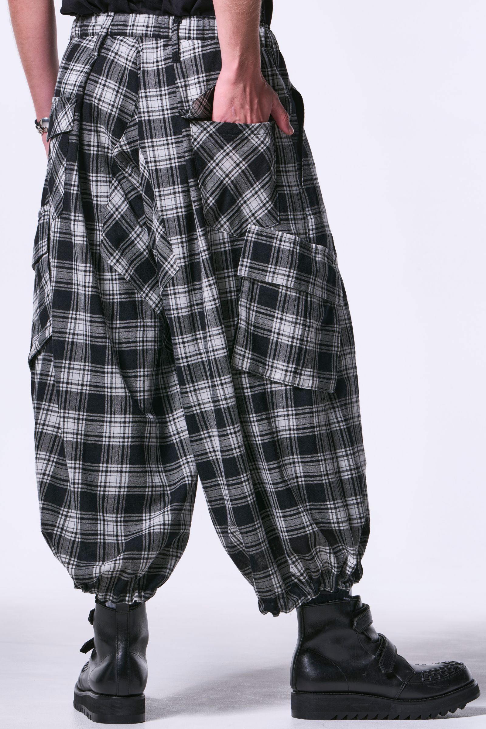 Black & White Check Sharring Wide Tuck Cargo / チェック シャーリングワイドタックカーゴパンツ