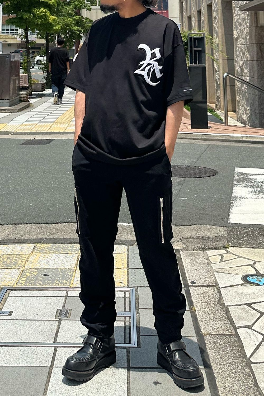RESOUND CLOTHING、刺繍のRCロゴがワンポイントのTシャツスタイル