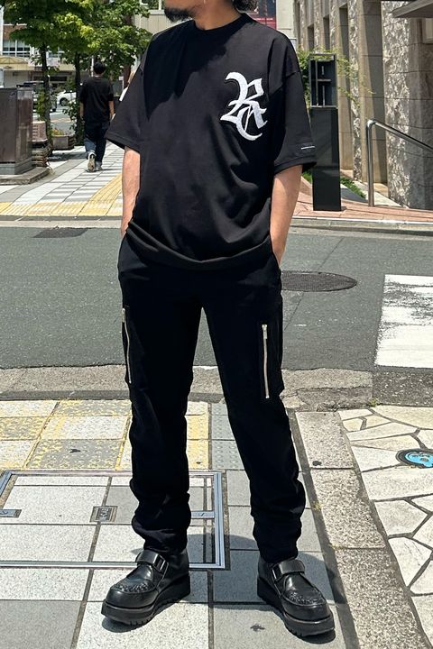 RESOUND CLOTHING、刺繍のRCロゴがワンポイントのTシャツスタイル