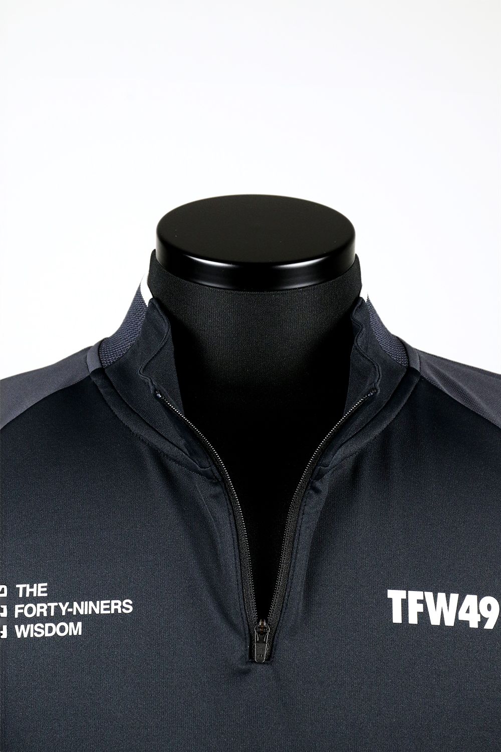HALF ZIP COLLAR LESS / ハーフジップ カラーレス