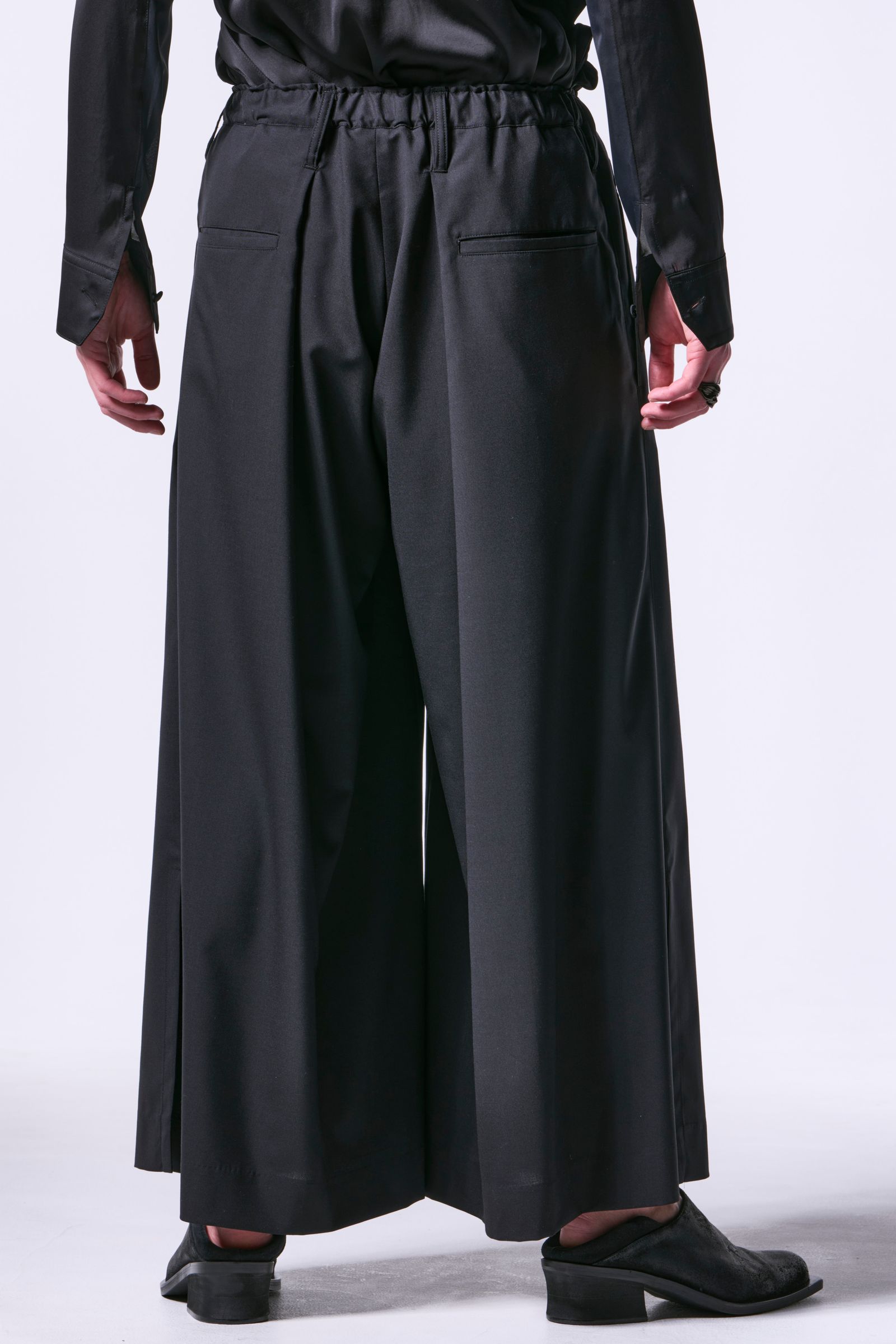 Slit Wide Tuck Slacks / スリットワイドタックスラックス