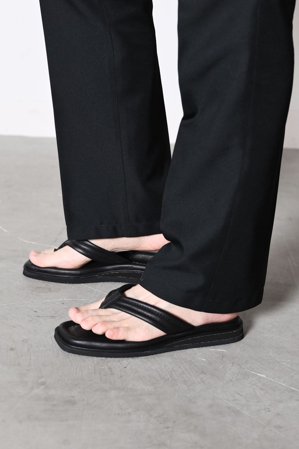 Voluminous tong sandals / ボリューミナス トング サンダル