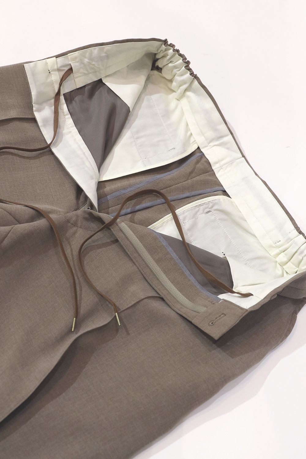MELANGE TWILL SHIRRING TROUSERS / メランジ ツイル シャーリング トラウザーズ