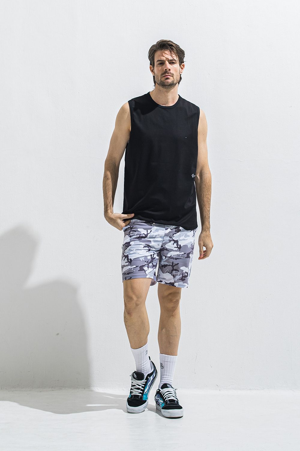 OVER NO SLEEVE / オーバーサイズ ノースリーブ