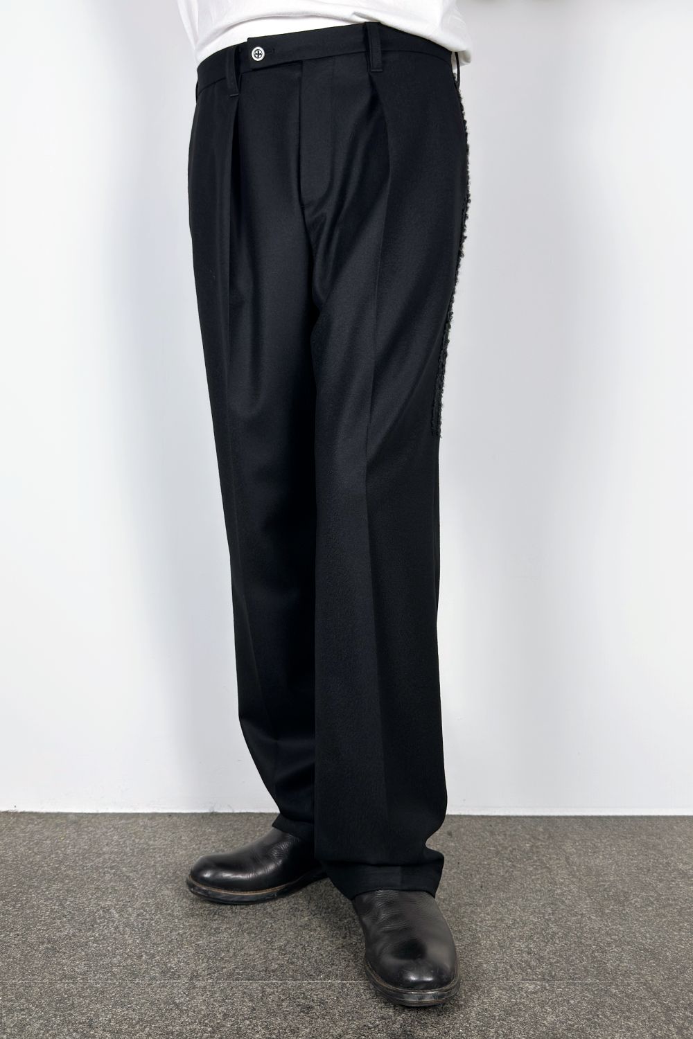 Code embroidery trousers / コード エンブロイダリー トラウザーズ