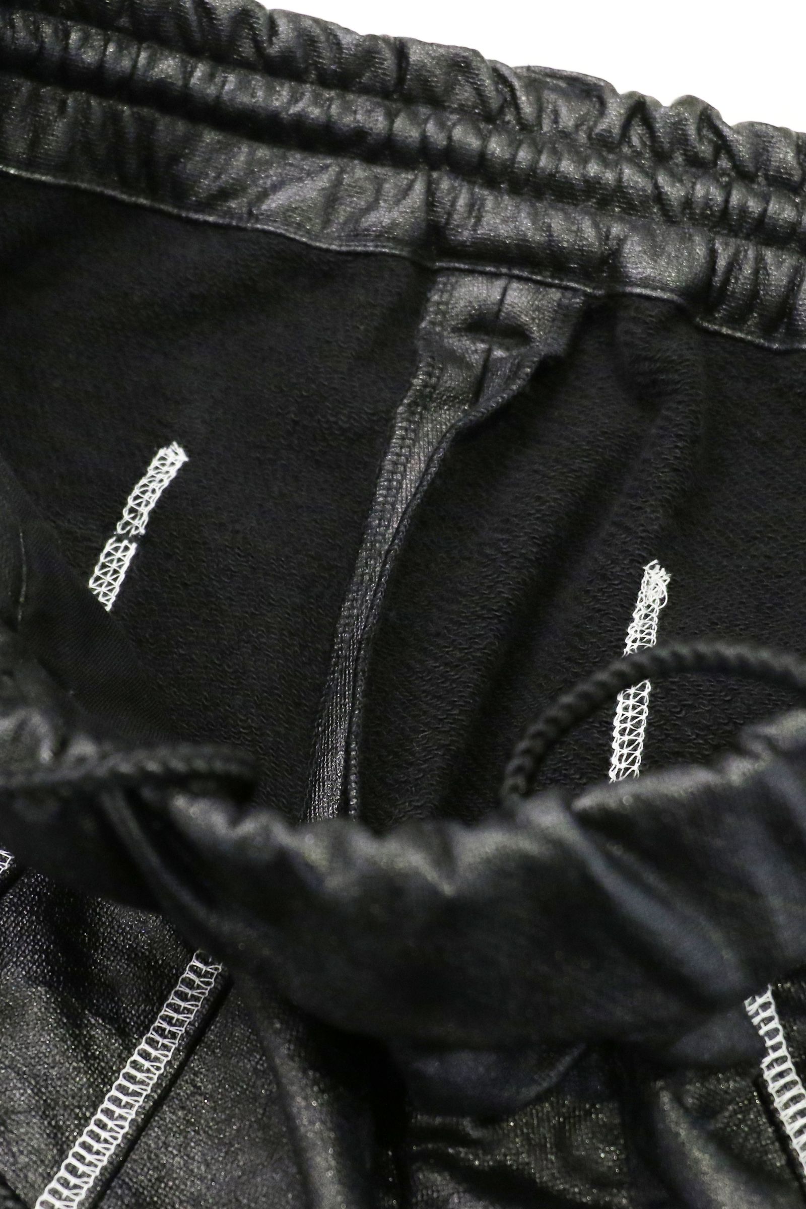 Leather like sweater PT / レザー ライク スウェットパンツ