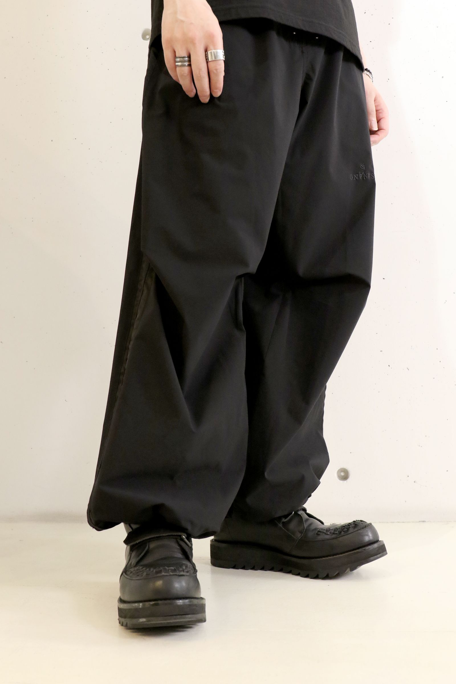 Sustainable Tuffeta Line Loose Pants / ライン ルーズパンツ
