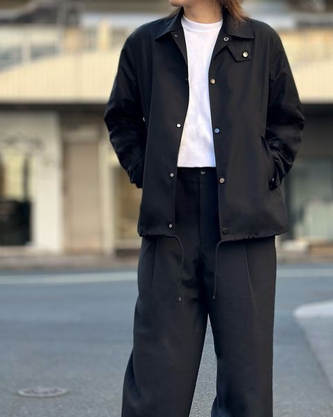 コンパクトなサイズ感にリサイズされたコーチジャケット、EGYPTIAN COTTON × RECYCLE POLYESTER WEATHER-CLOTH COACH JACKET II / MARKAWARE