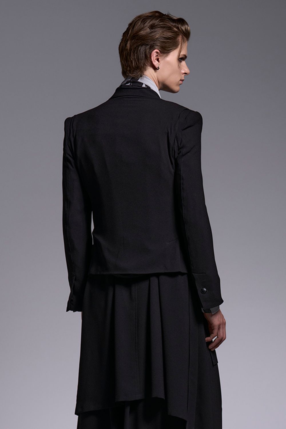 Crape Short Peacked Jacket / クレープ ショート ピークドジャケット