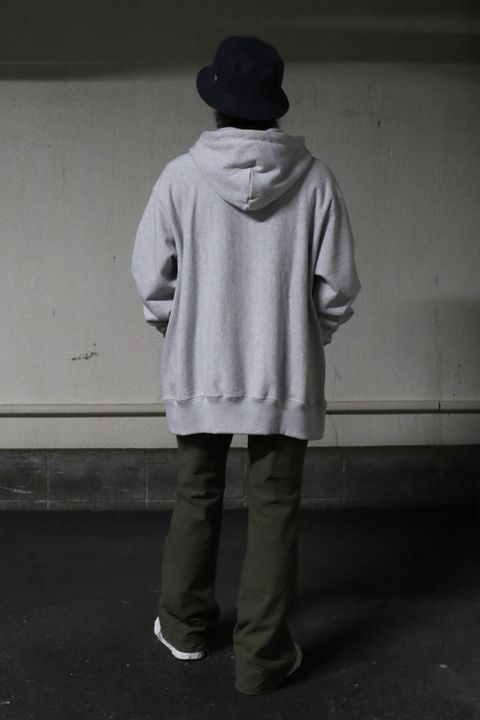 READYMADEのパーカ＆ワークパンツ、ヴィンテージ、アメカジ、ストリートの要素を取り入れたスタイル