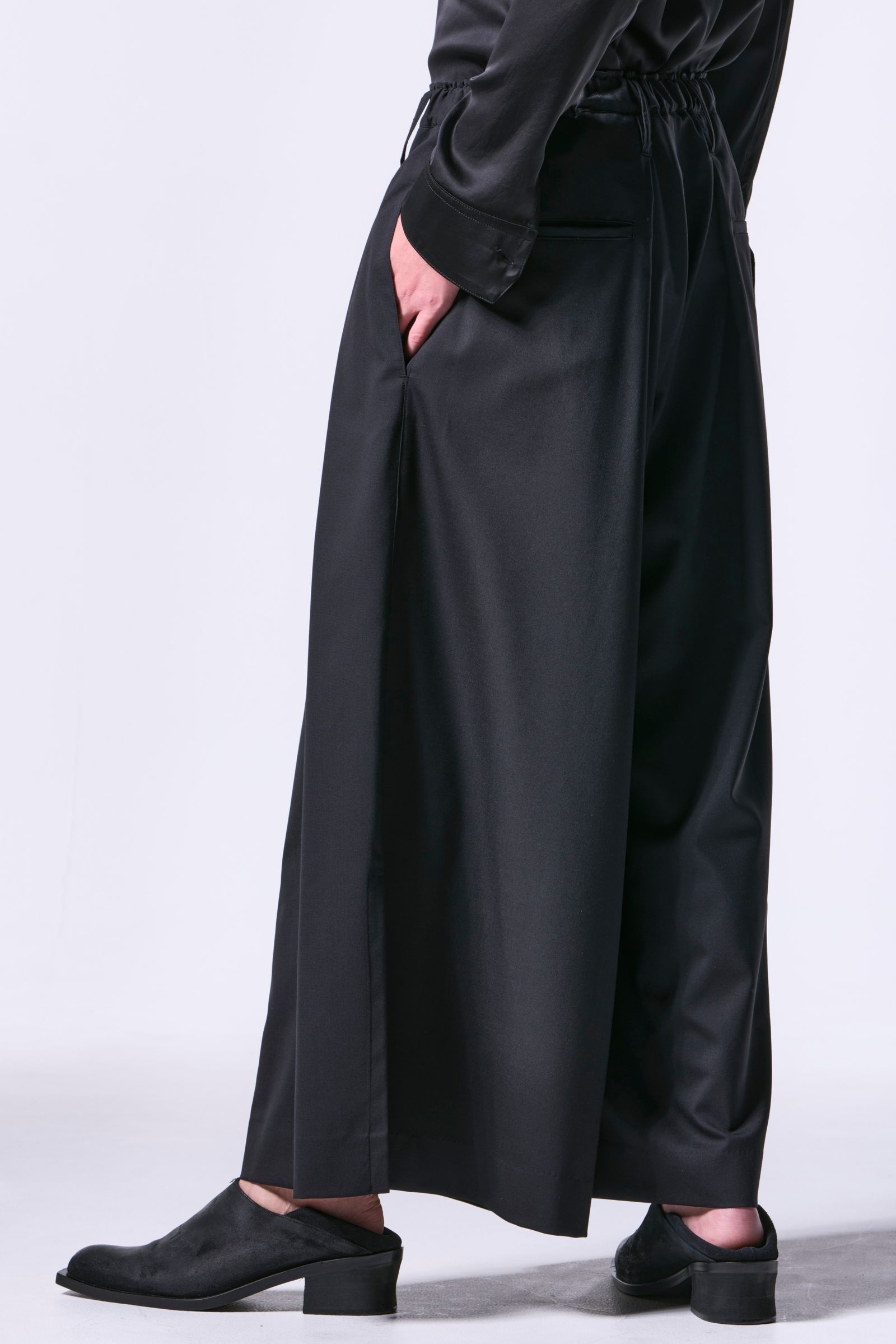 Slit Wide Tuck Slacks / スリットワイドタックスラックス