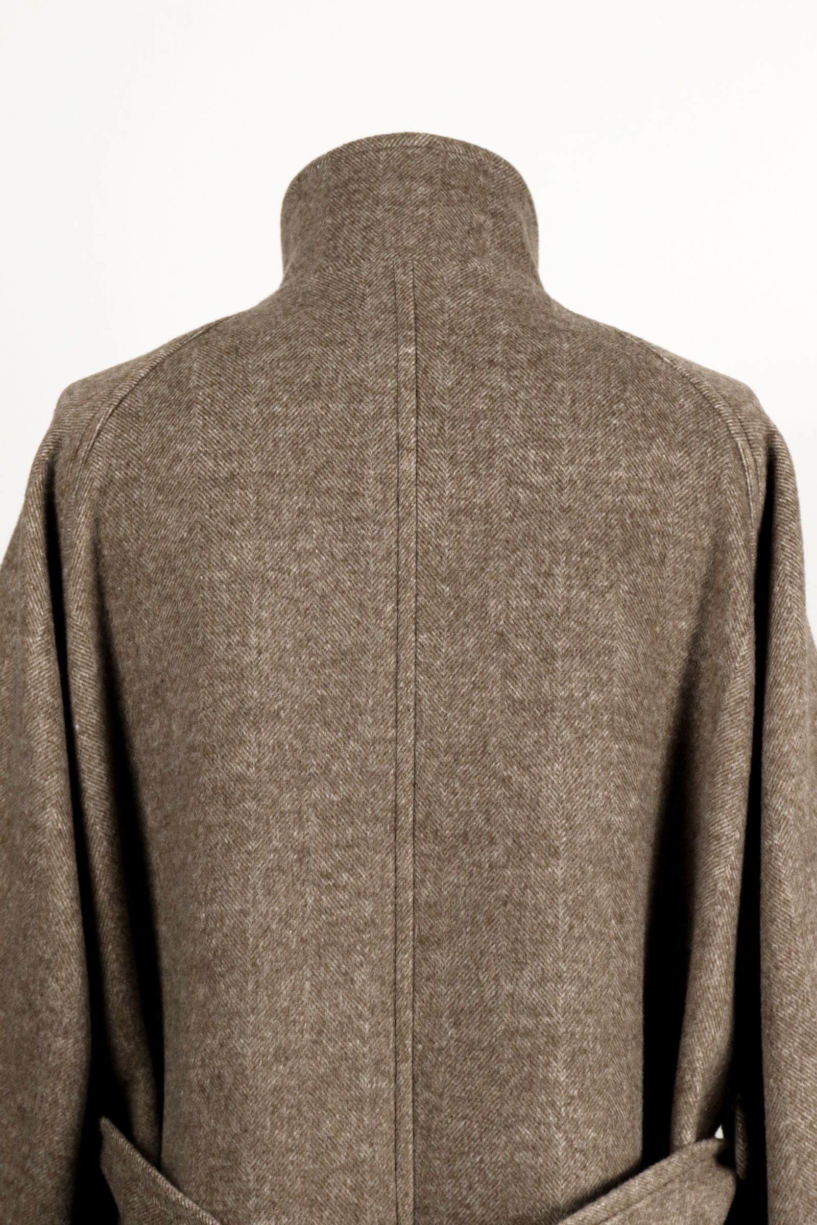 RAINMAKER - STAND COLLAR BELTED COAT / スタンド カラー