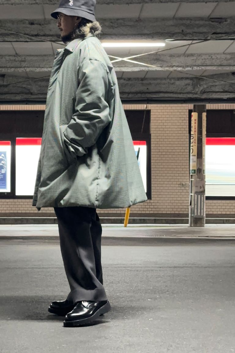 来ている感覚の無い軽さ、保温性、丈のバランスを調整し使い勝手が良くなったバルマカンコートのスタイル