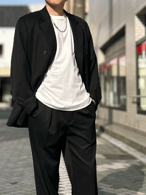 MARKAWARE シンプルながら極上の素材が使用されているジャケット＆パンツ＋Tシャツを使用したコーディネート
