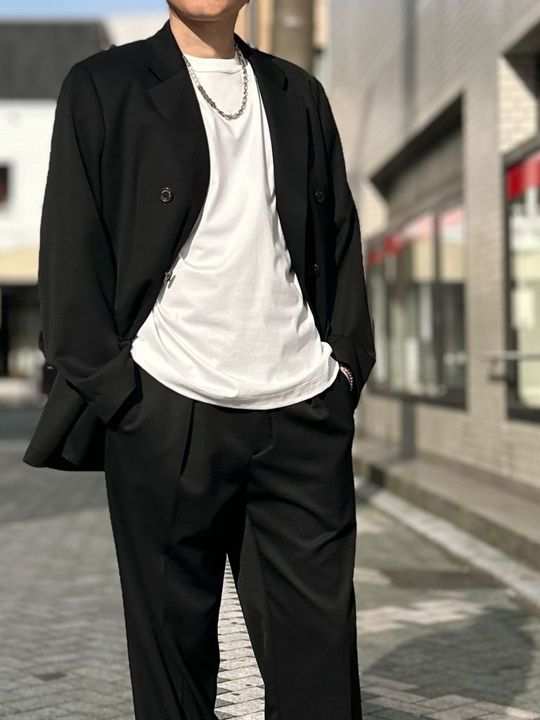 MARKAWARE シンプルながら極上の素材が使用されているジャケット＆パンツ＋Tシャツを使用したコーディネート