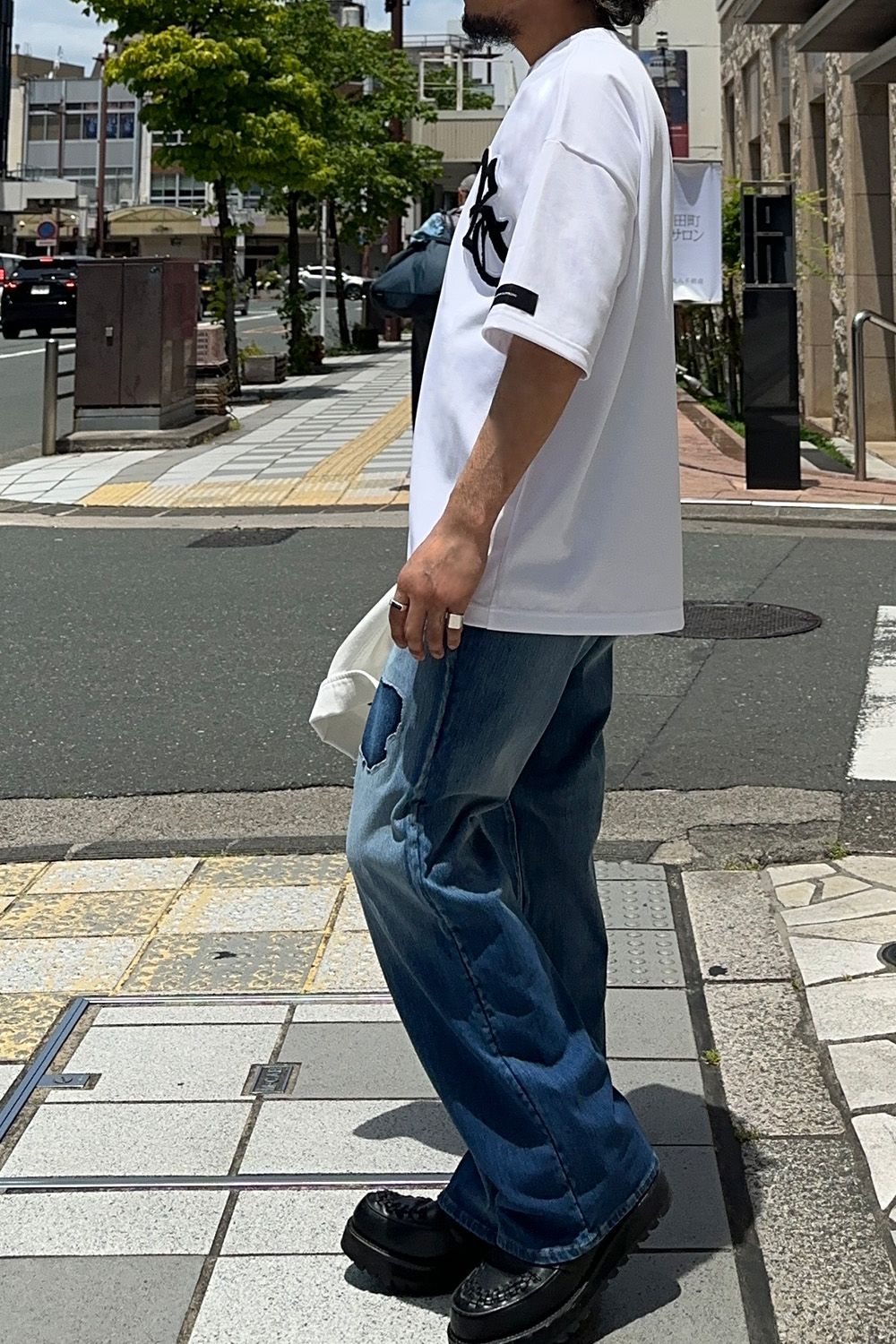 RESOUND CLOTHING、刺繍のRCロゴがワンポイントのTシャツスタイル