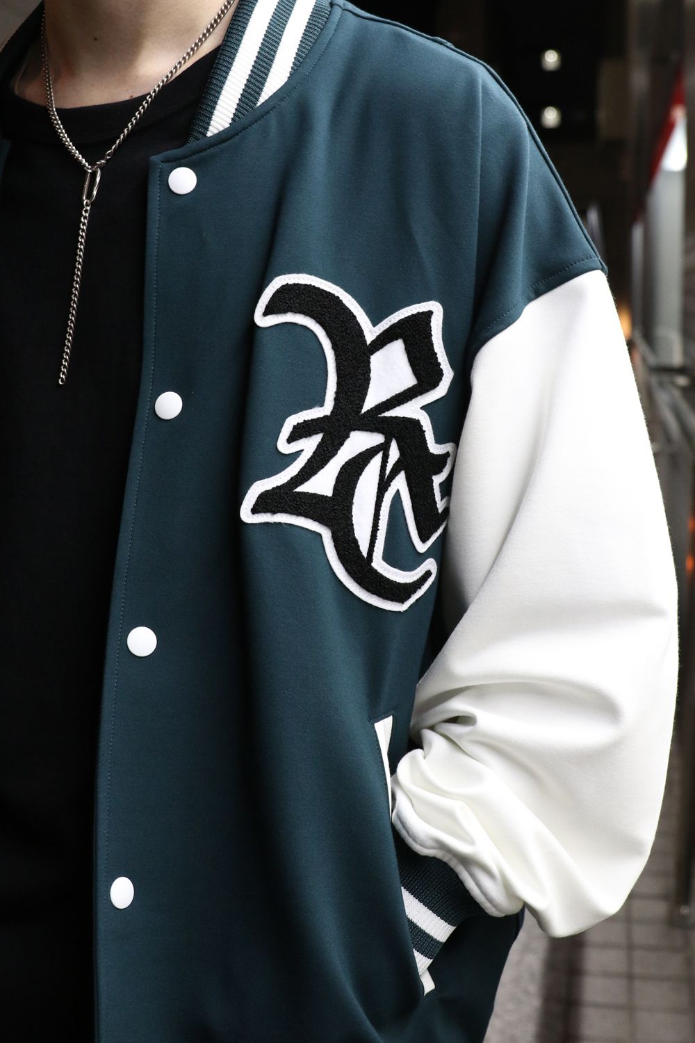 RESOUND CLOTHING 好評中の”RC Jersey OVER VARSITY JACKET”スタイル