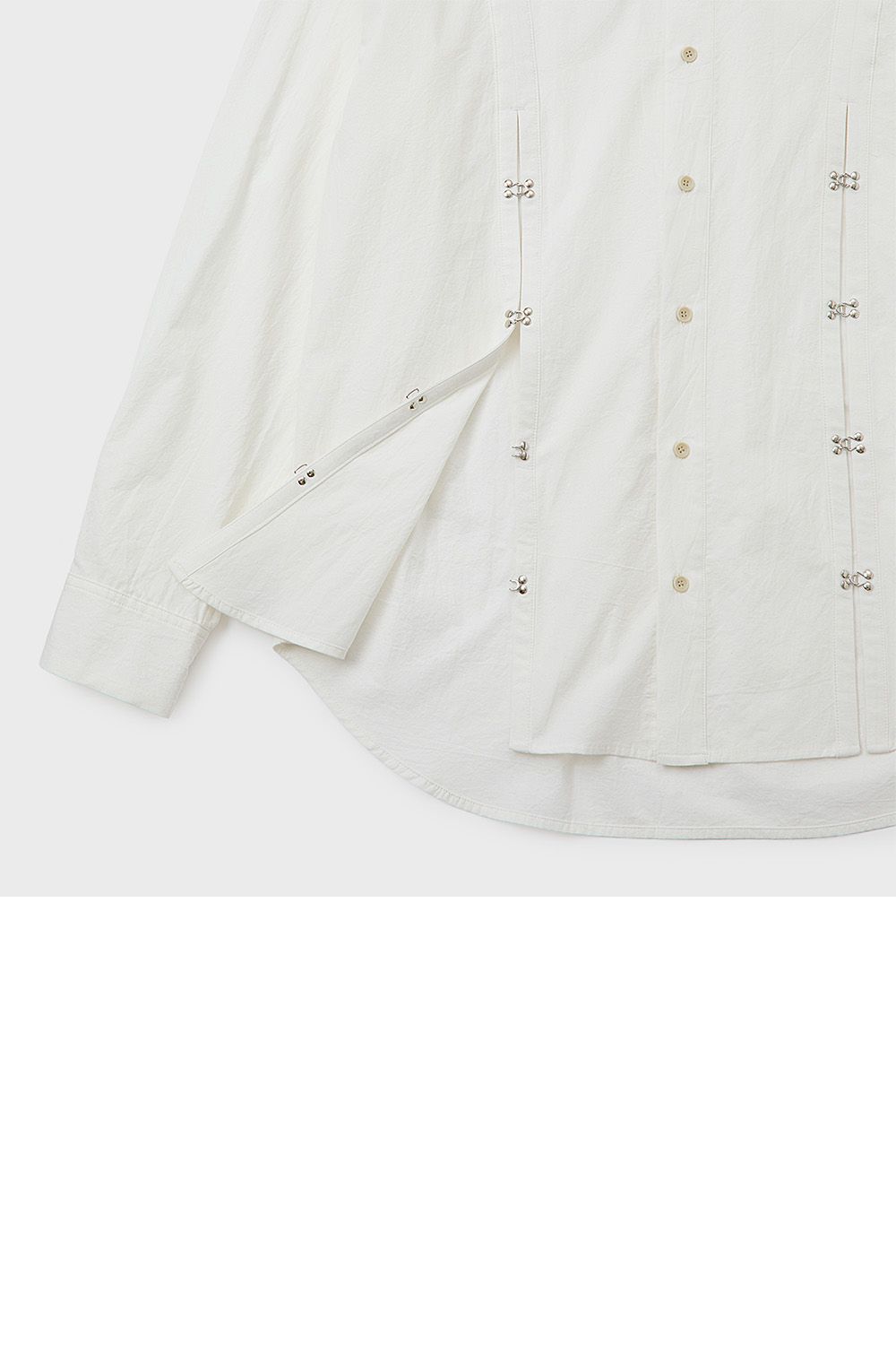 Tonbi hooks detail shirt / トンビフック ディテール シャツ
